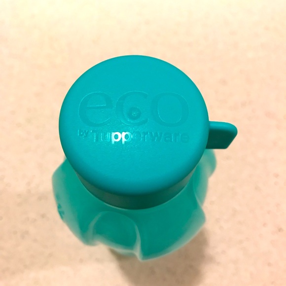 Tupperware Medium-Sized Blue Water Bottle - Picture 2 of 2